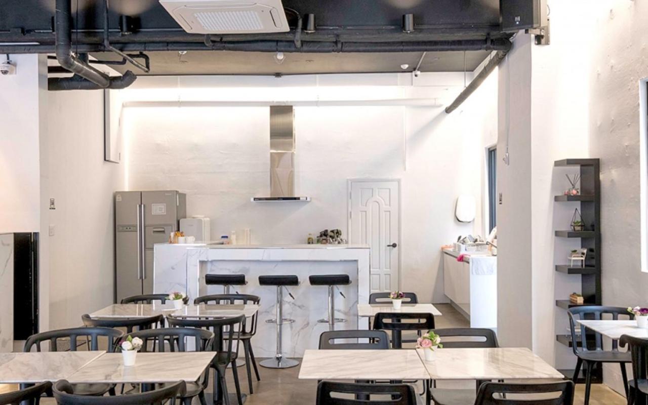 Canvas Black Guesthouse Μπουσάν Εξωτερικό φωτογραφία