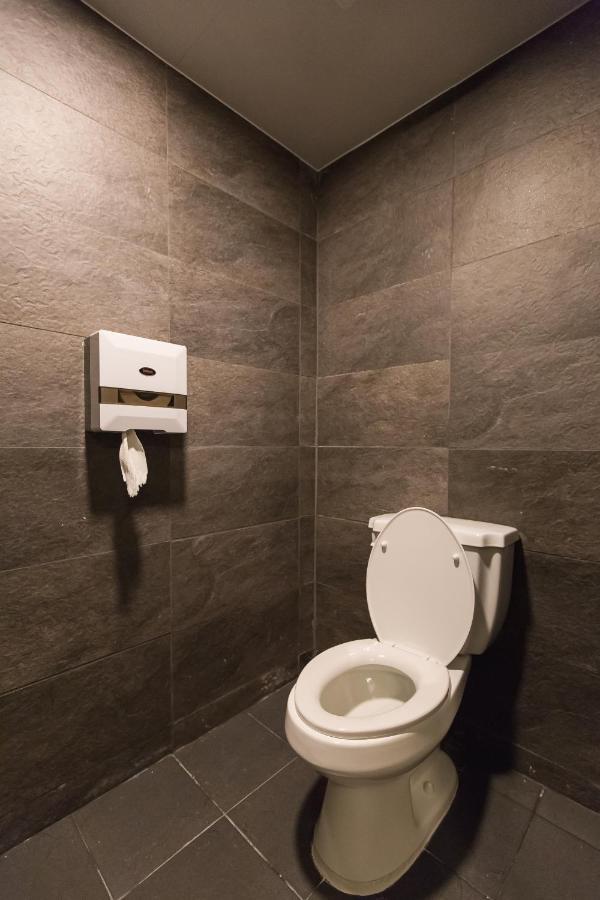 Canvas Black Guesthouse Μπουσάν Εξωτερικό φωτογραφία