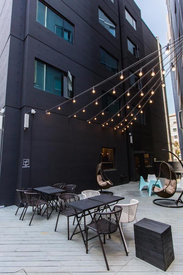 Canvas Black Guesthouse Μπουσάν Εξωτερικό φωτογραφία