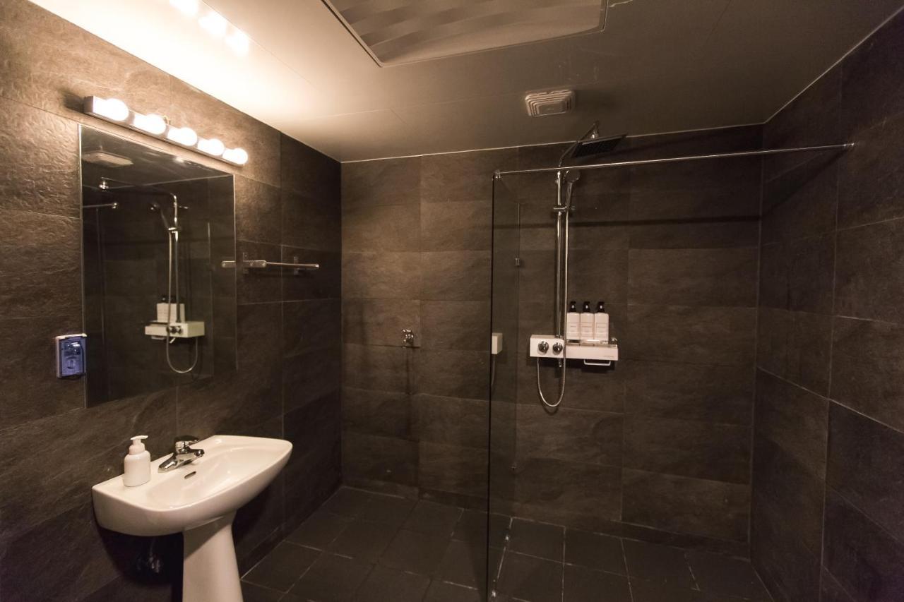 Canvas Black Guesthouse Μπουσάν Εξωτερικό φωτογραφία
