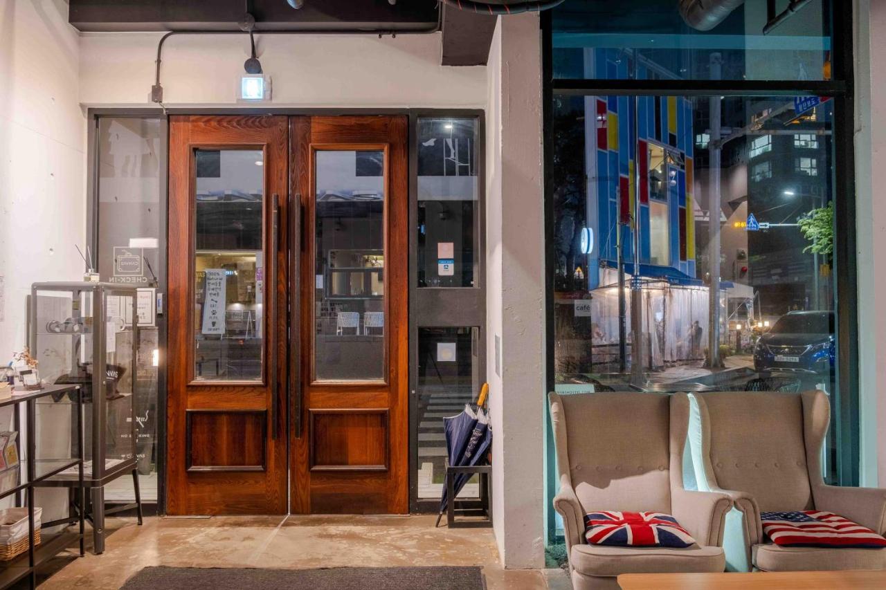 Canvas Black Guesthouse Μπουσάν Εξωτερικό φωτογραφία