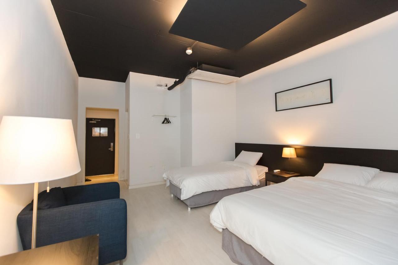 Canvas Black Guesthouse Μπουσάν Εξωτερικό φωτογραφία
