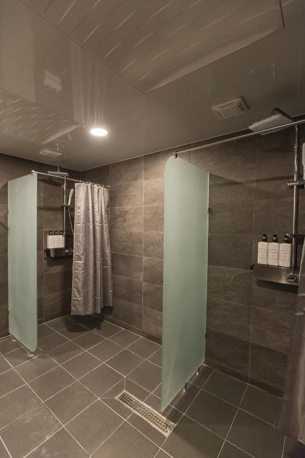 Canvas Black Guesthouse Μπουσάν Εξωτερικό φωτογραφία