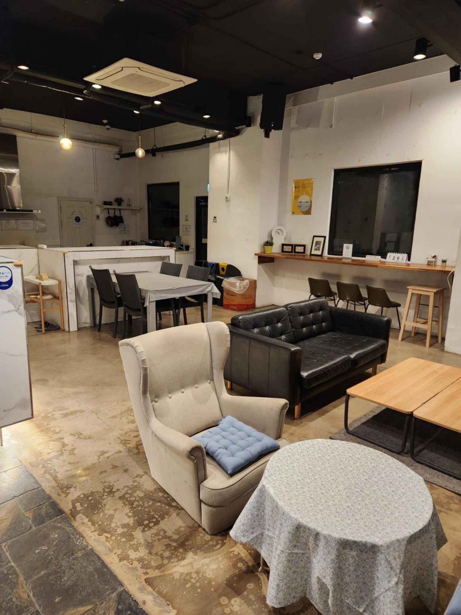 Canvas Black Guesthouse Μπουσάν Εξωτερικό φωτογραφία